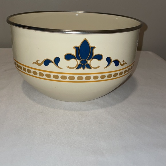 Vintage enamel nesting mixing bowls - Picture 2 of 7